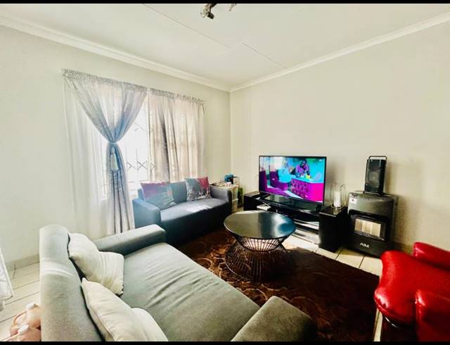 3 BEDROOM HOUSE FOR SALE IN VANDERBIJLPARK CE 3